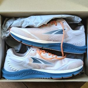 NWT Altra Torin 5 W sz 9 (fits like 8.5)